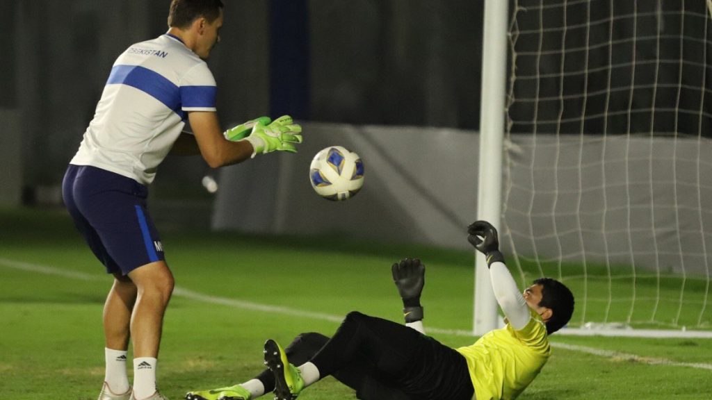 Вратарь Олимпийской сборной Низом Зиёвутдинов